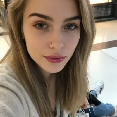 Эмилия, 23