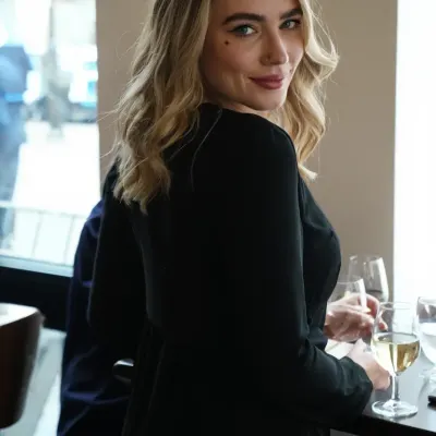 Камилла, 33