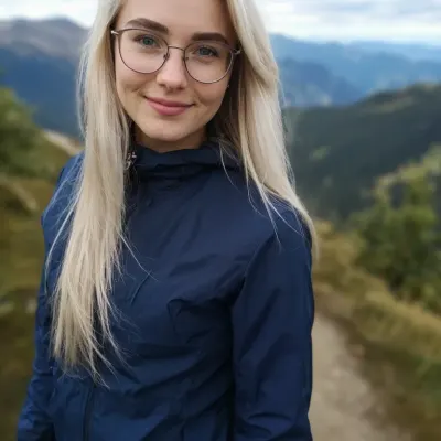 Александра, 25