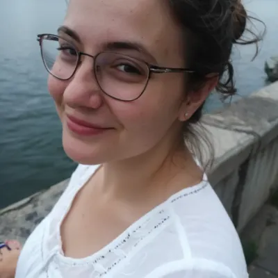Мери, 25