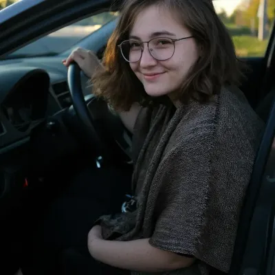 Юлиана, 28
