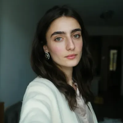 Ясмина, 27