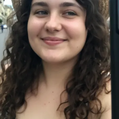 Юлиана, 28